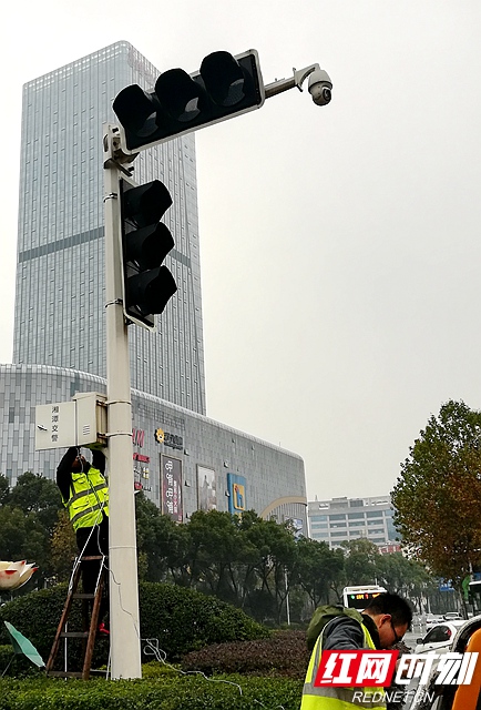 湘潭建设路口环岛交通信号灯将于近期进行测试